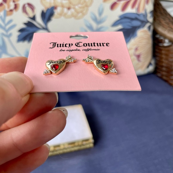 🌸NWT Juicy Couture Gold-Tone Bow & Arrow Heart Studs🌸 - Picture 7 of 15